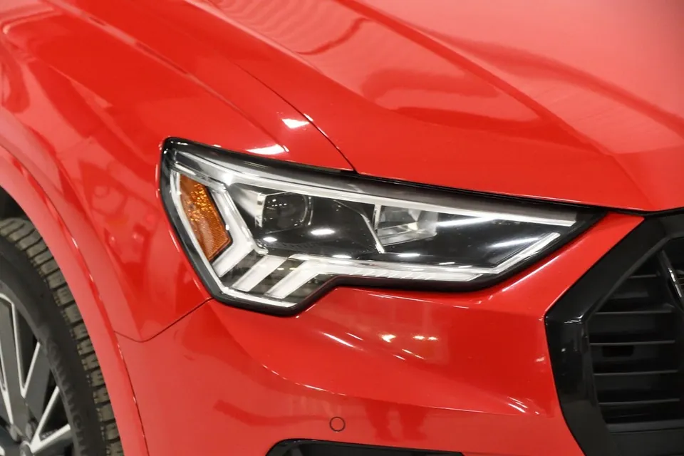 Audi Q3 2022 photo 3