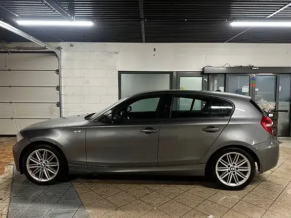 BMW 116D 2011 photo 2
