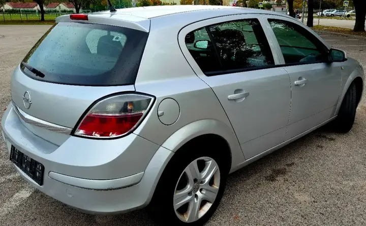 Opel Astra H 2009 photo 3