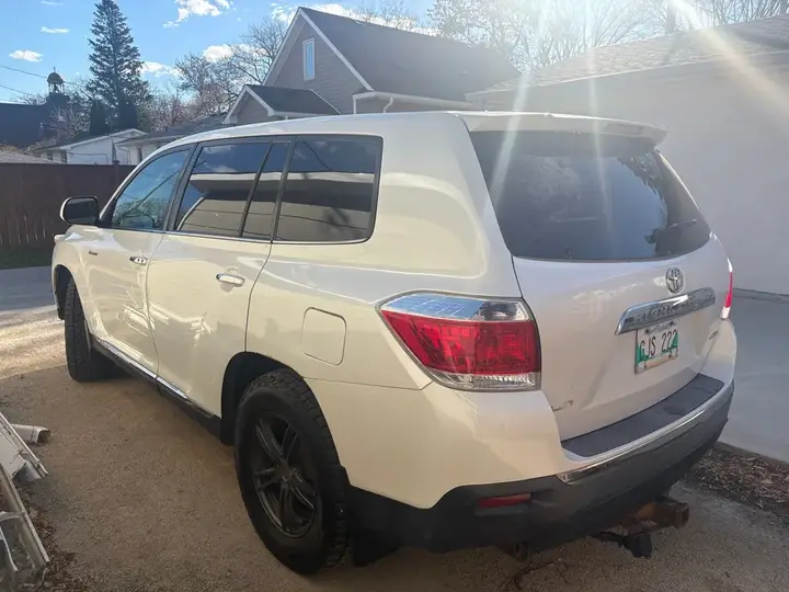 Toyota Highlander 2012 photo 3