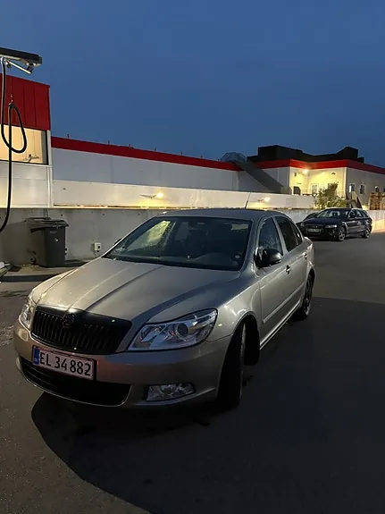 Skoda Octavia 2011 photo 2