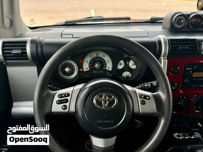 Toyota Fj 2011 photo 3