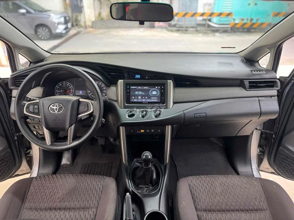 Toyota Innova 2022 photo 2