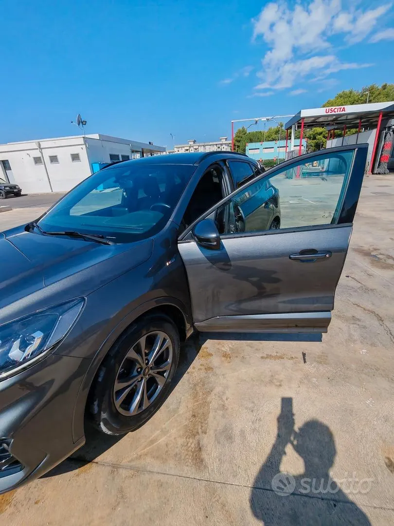 Ford Kuga 2022 photo 3