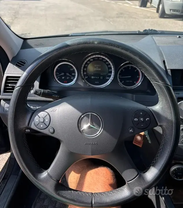 Mercedes-Benz C-Class 2010 photo 4