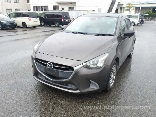 Mazda Demio 2014 photo 2
