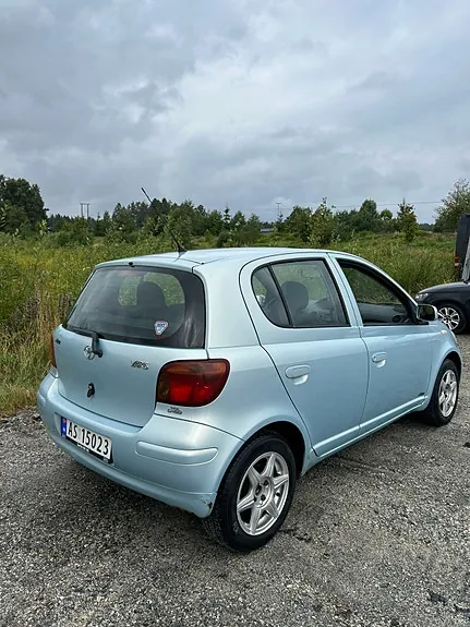 Toyota Yaris 2004 photo 2