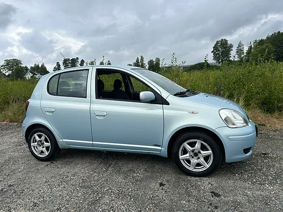 Toyota Yaris 2004 photo 3