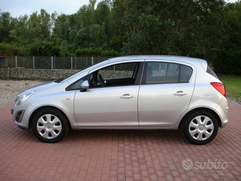 Opel Corsa 2013 photo 2