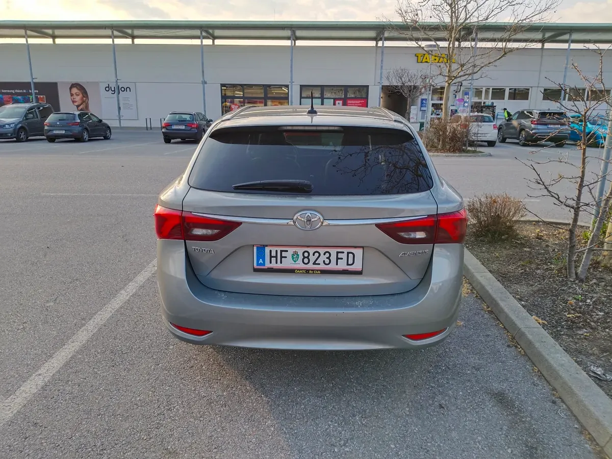 Toyota Avensis 2015 photo 3