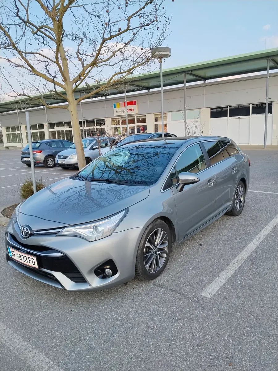 Toyota Avensis 2015 photo 2