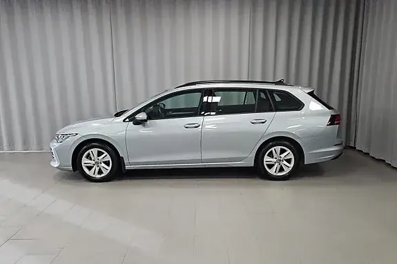Volkswagen Golf I 2026 photo 2