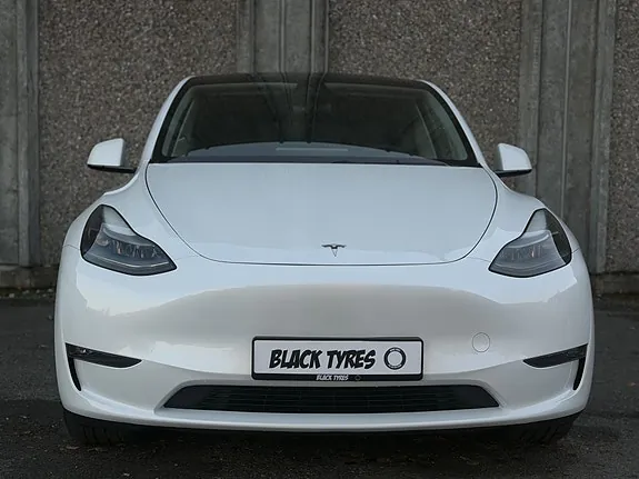 Tesla Model Y 2023 photo 2