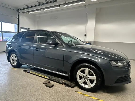 Audi A4 2009 photo 2