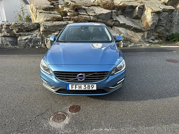 Volvo S60 2015 photo 2