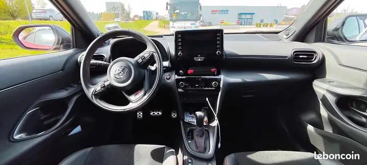 Toyota Yaris Cross 2023 photo 2