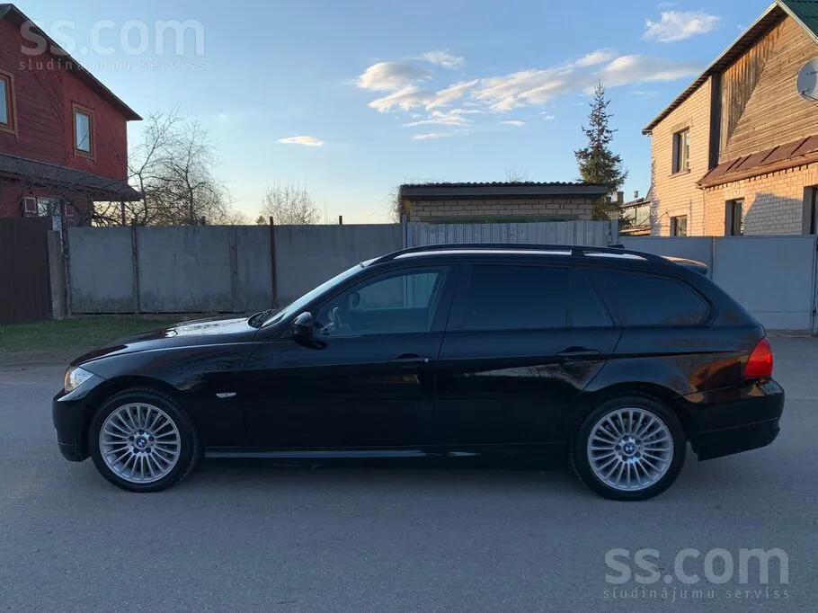 BMW 318 2009 photo 5