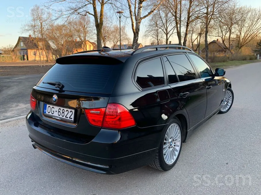 BMW 318 2009 photo 4