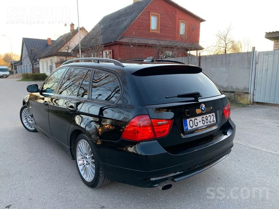 BMW 318 2009 photo 3
