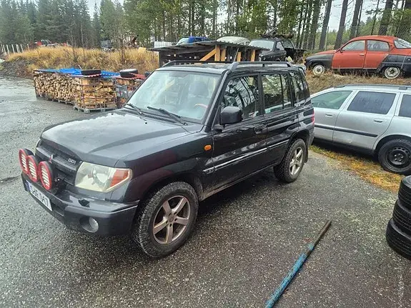 Mitsubishi Pajero Pinin 2001 photo 2