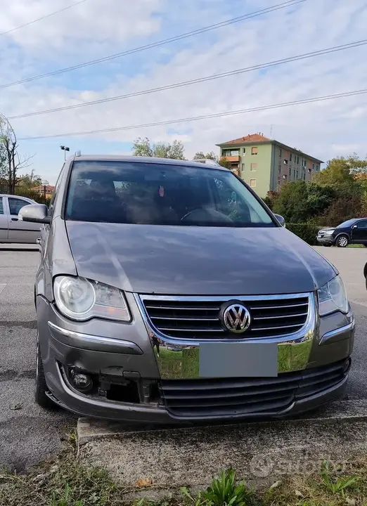 Volkswagen Touran 2008 photo 2