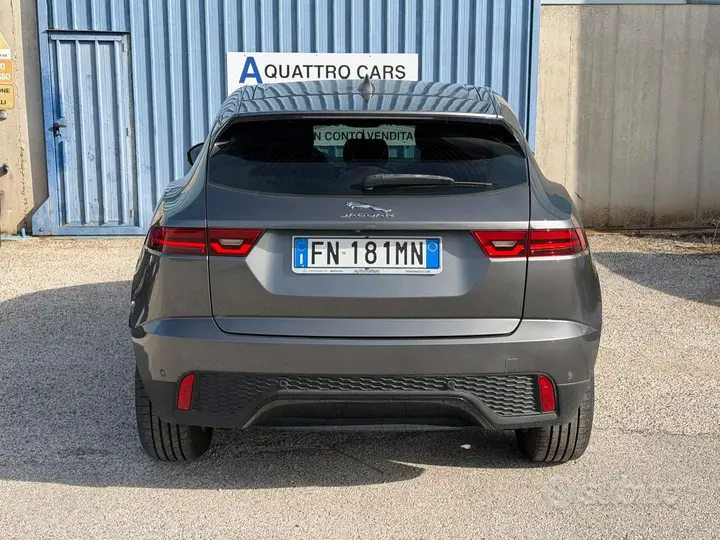 Jaguar E-Pace 2018 photo 4