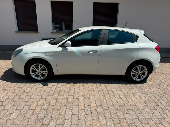 Alfa Romeo Giulietta 2013 photo 5