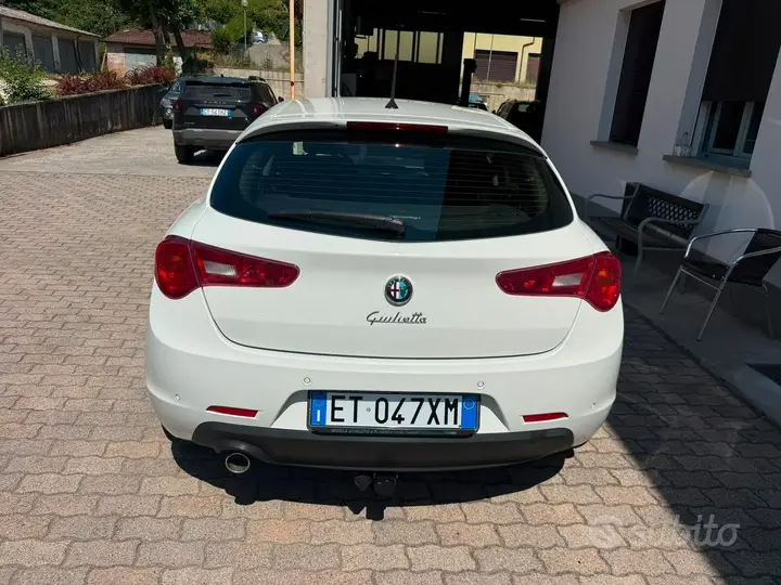Alfa Romeo Giulietta 2013 photo 2