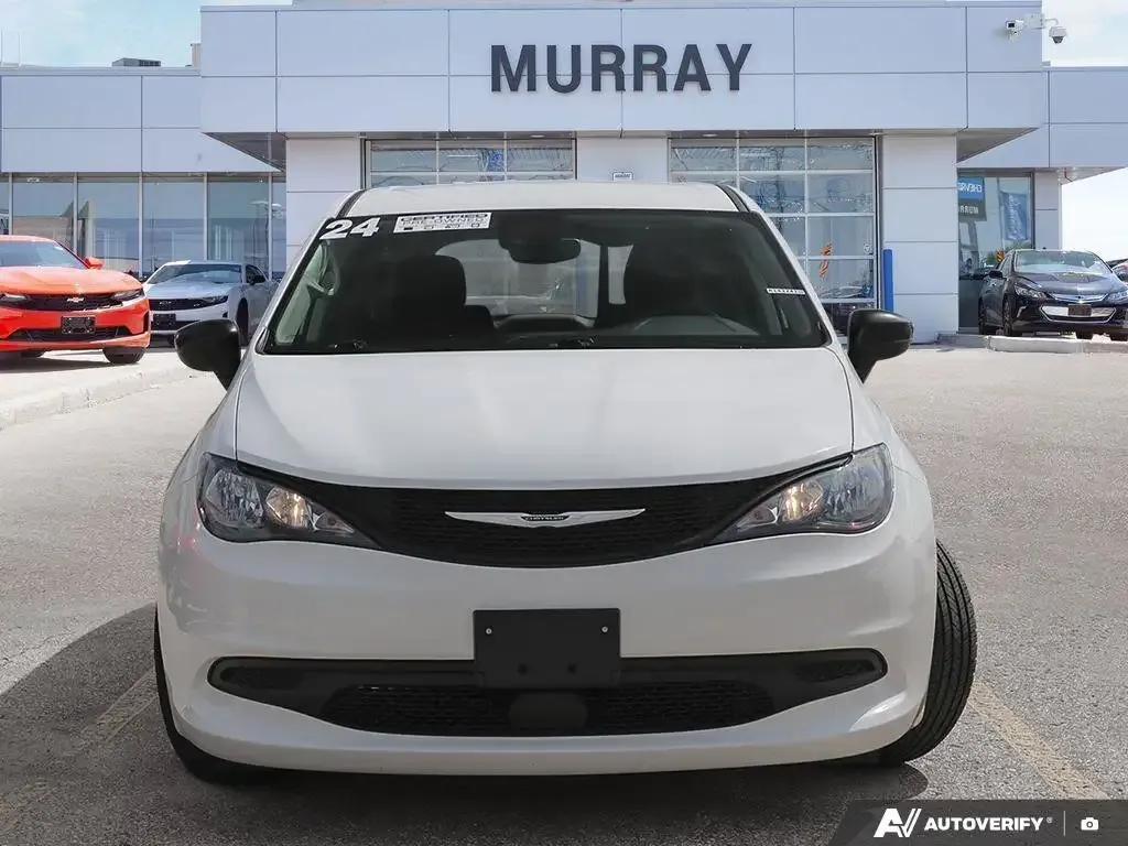 Chrysler Grand Caravan 2024 photo 2