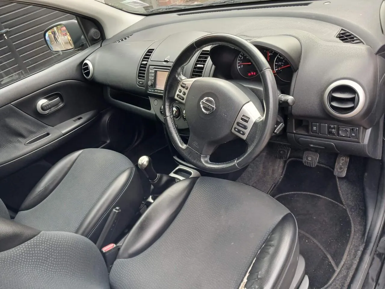 Nissan Note 2013 photo 4