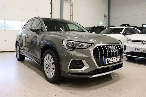 Audi Q3 2023 photo 2