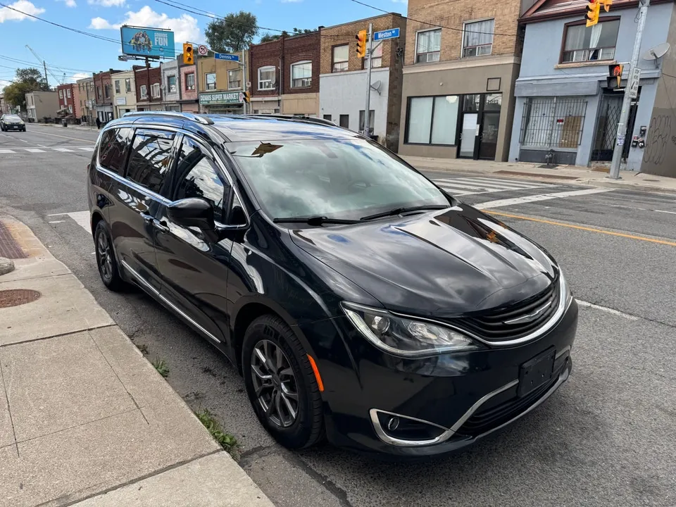 Chrysler Pacifica 2018 photo 3