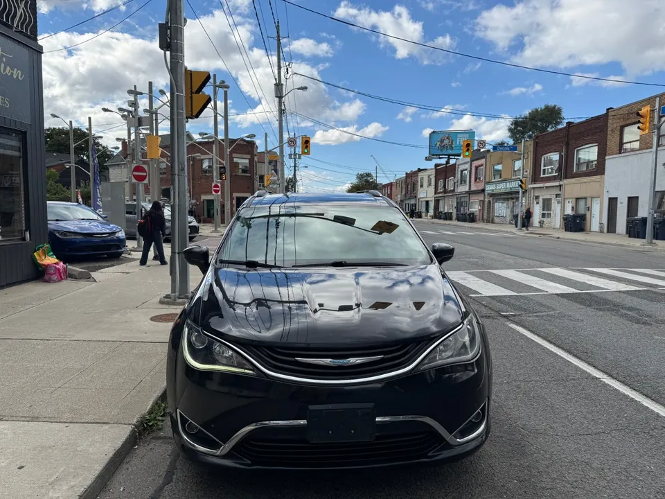 Chrysler Pacifica 2018 photo 2