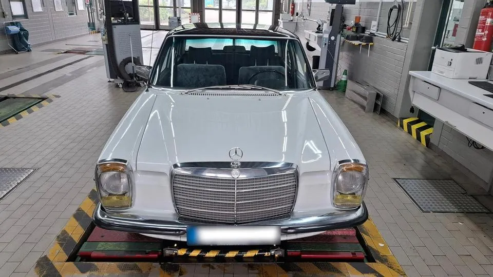 Mercedes-Benz W115