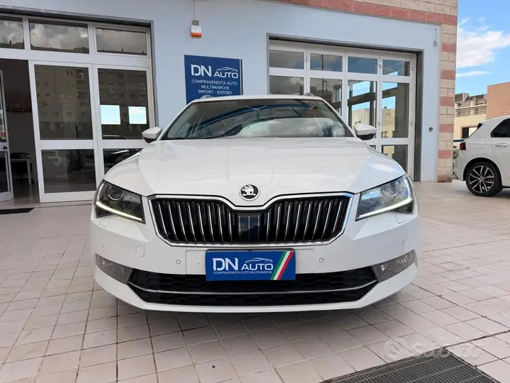 Skoda Superb 2018 photo 2