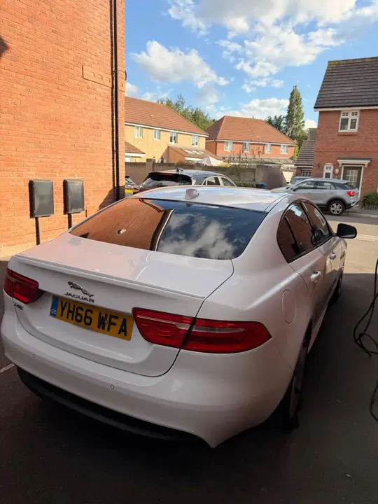 Jaguar Xe 2016 photo 4