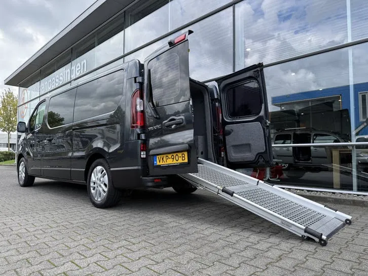 Renault Trafic 2021 photo 2