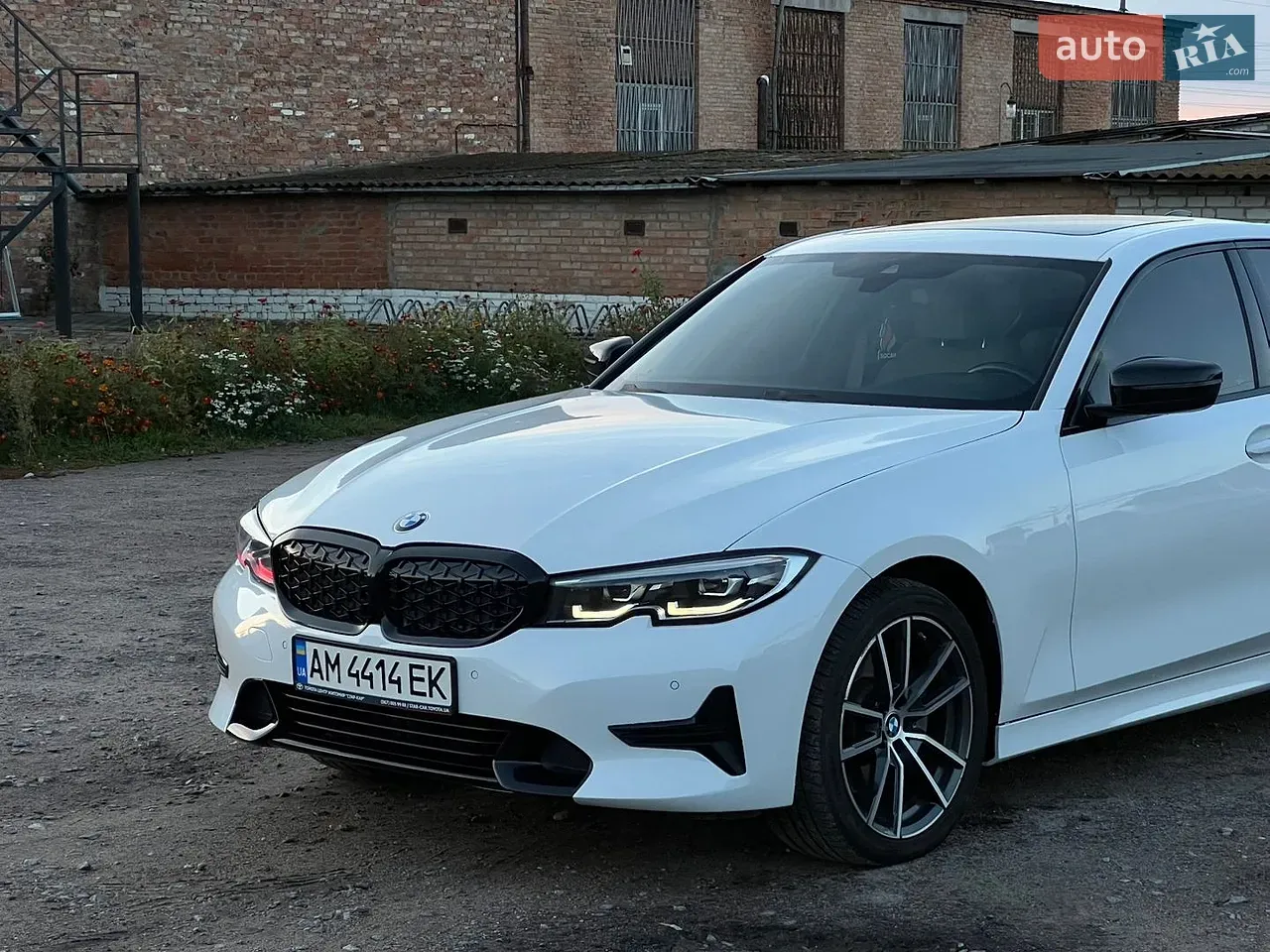 BMW 3 Series 2019 photo 5