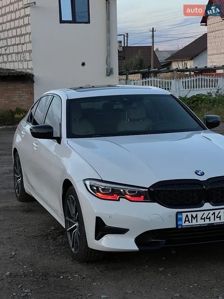 BMW 3 Series 2019 photo 3
