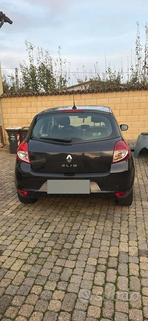 Renault Clio 2011 photo 2