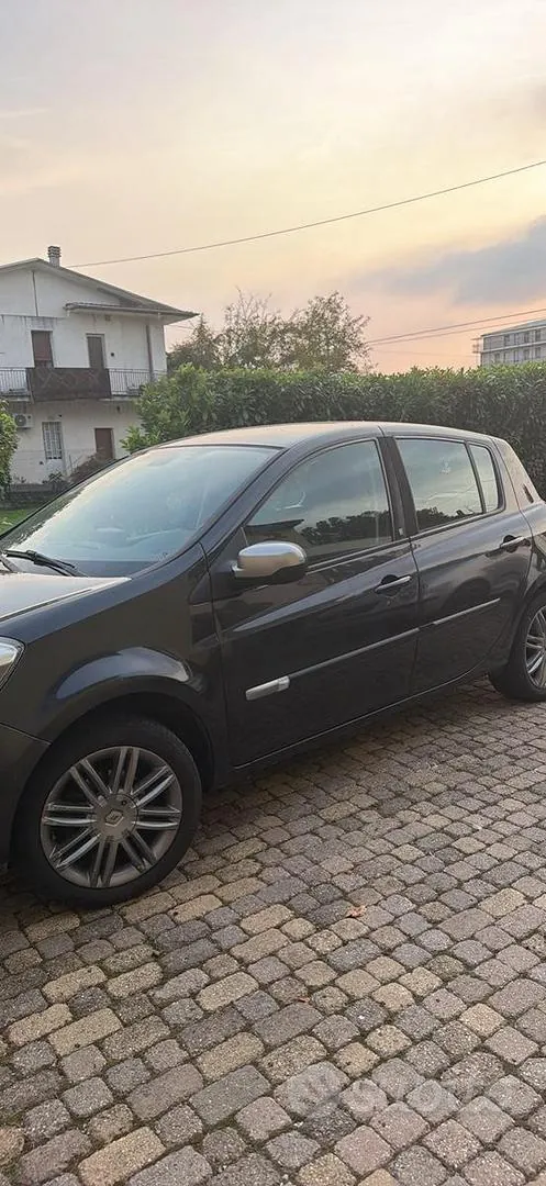 Renault Clio 2011 photo 3