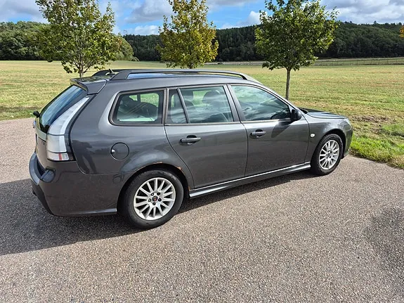Saab 9-3 2010 photo 2