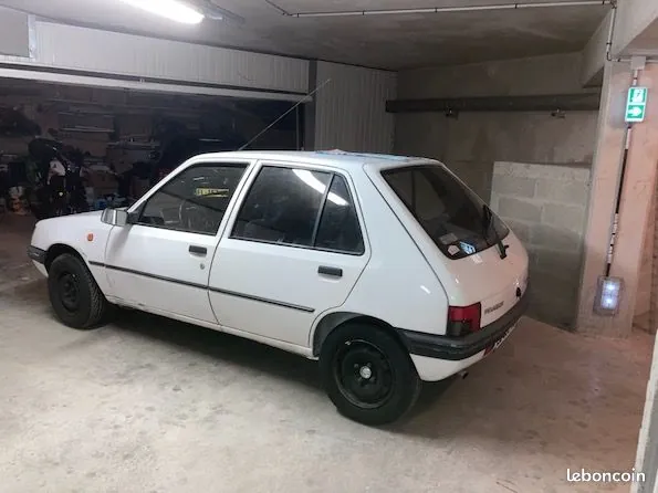 Peugeot 205