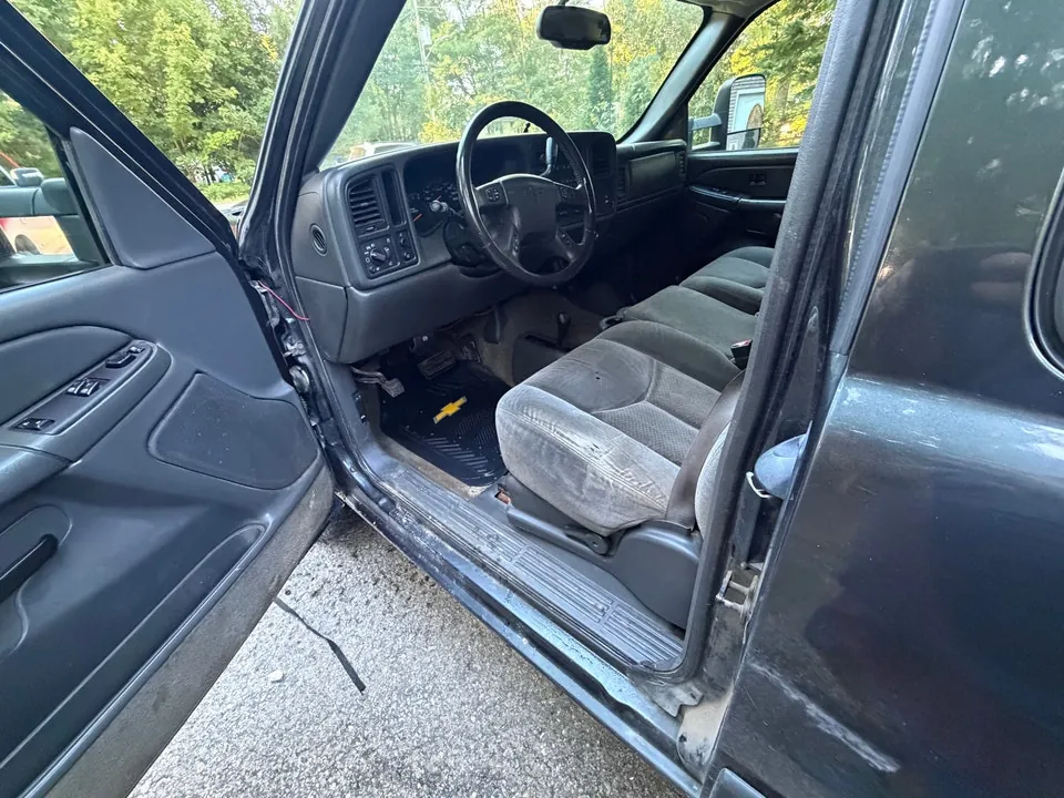 Chevrolet Silverado 2004 photo 2