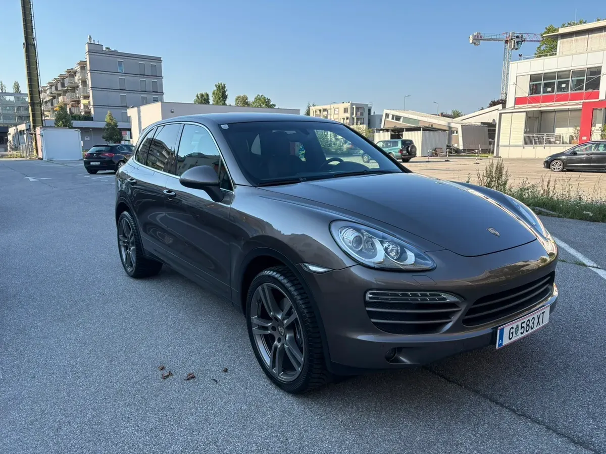 Porsche Cayenne 2010 photo 2