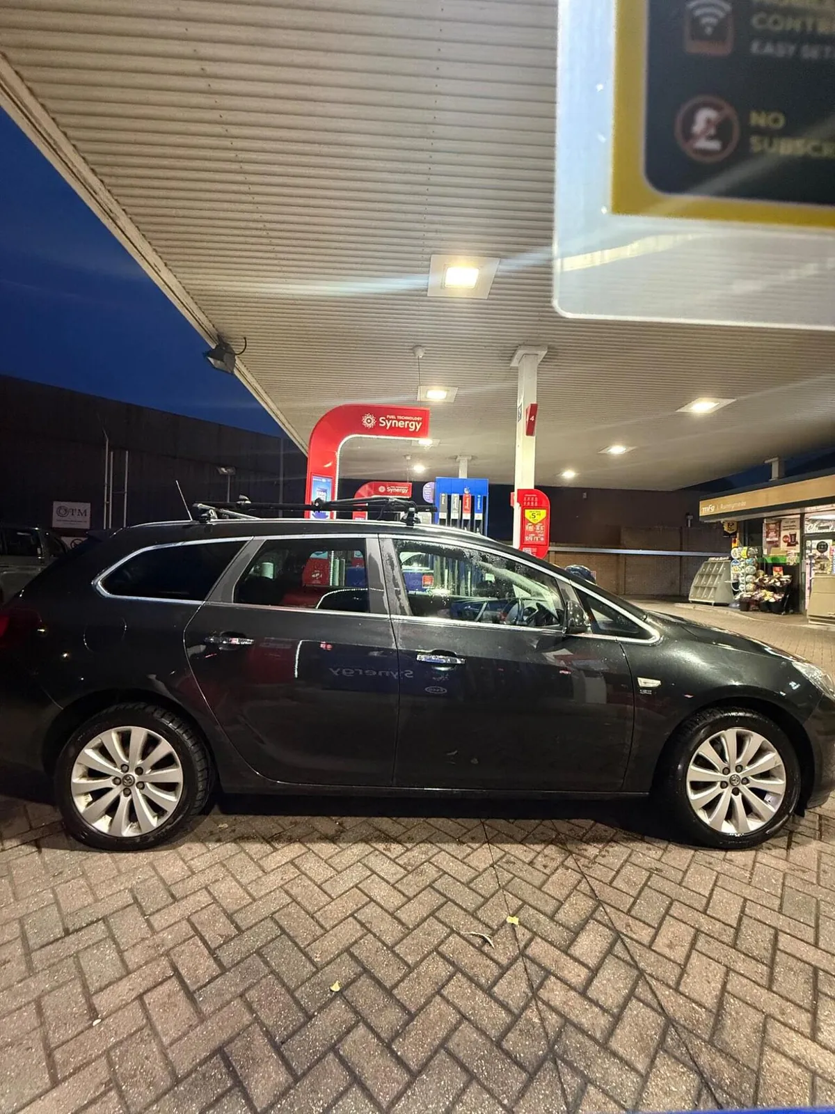 Vauxhall Astra 2012 photo 5