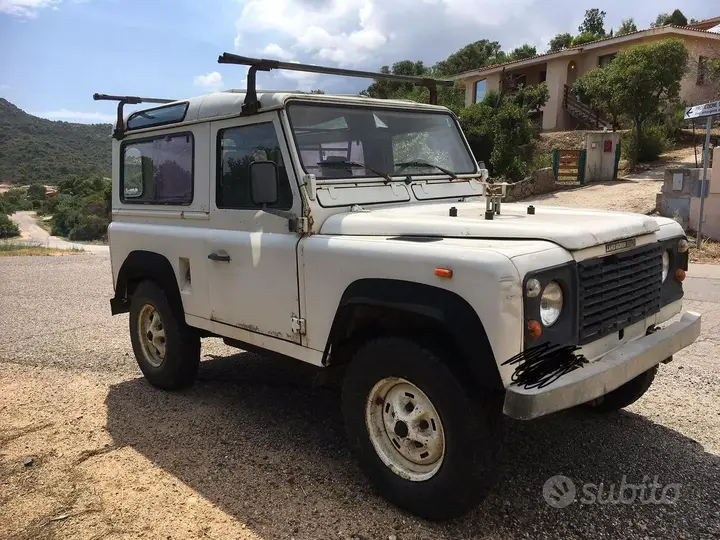 Land Rover Defender