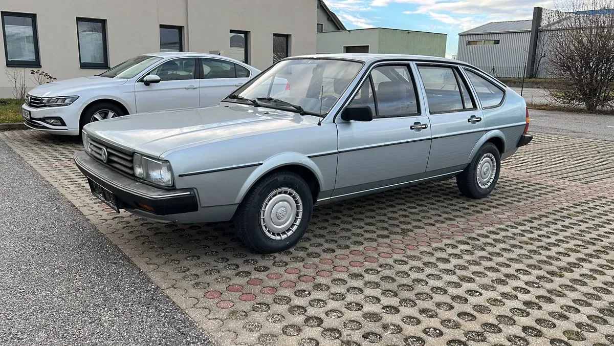 Volkswagen Passat 1982 photo 2