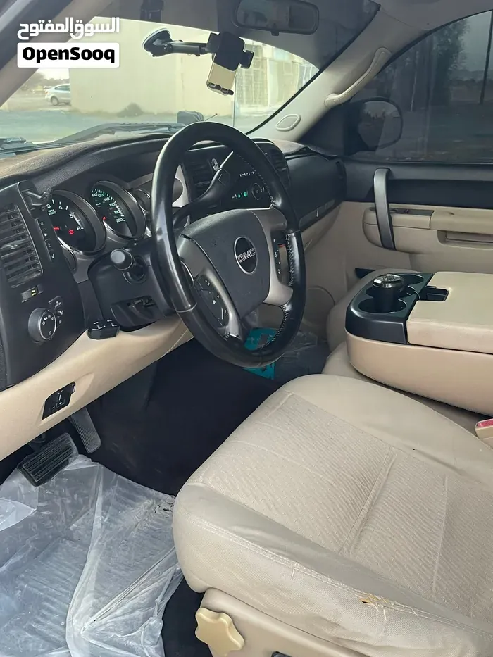 GMC Sierra 2011 photo 2