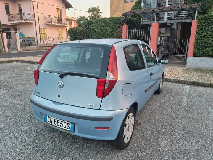 Fiat Punto 2005 photo 2